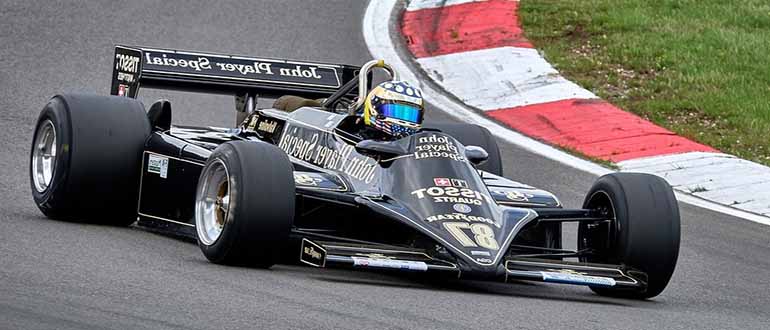 Автогонщик кто это