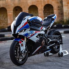 BMW S1000RR: один из самых популярных спортбайков в России