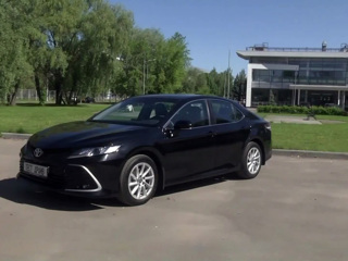Toyota Camry: эталон комфорта, безопасности и надежности среди седанов бизнес-класса
