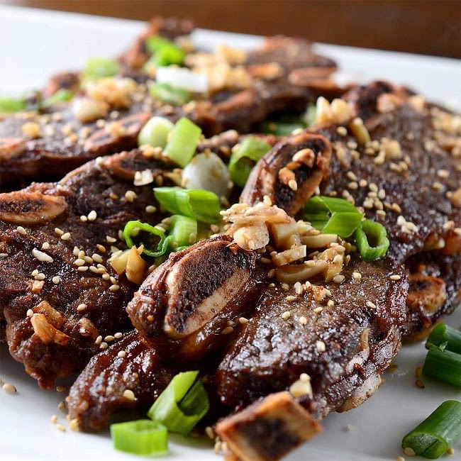 Ароматные говяжьи ребрышки в кисло-сладком маринаде на гриле