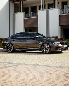 Новый роскошный четырехдверный бизнес-седан  BMW M5