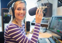 Где найти иностранного диктора для озвучки ролика?