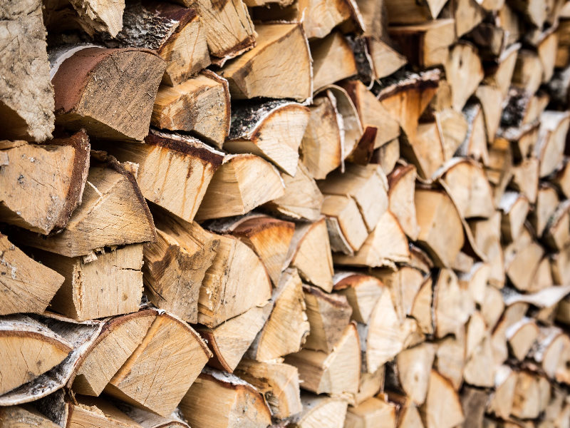 Сухие дрова: преимущества применения