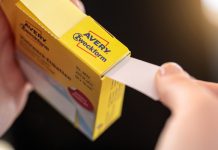 Для чего нужны самоклеящиеся этикетки?