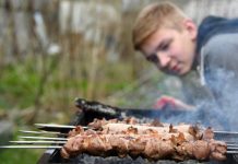 Дачникам напомнили, когда за шашлыки на даче придется заплатить штраф в 5 тысяч рублей