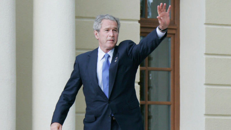 Джордж Буш оговорился и заявил о "жестоком" вторжении в Ирак
