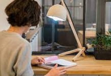 Для чего нужна настольная лампа?