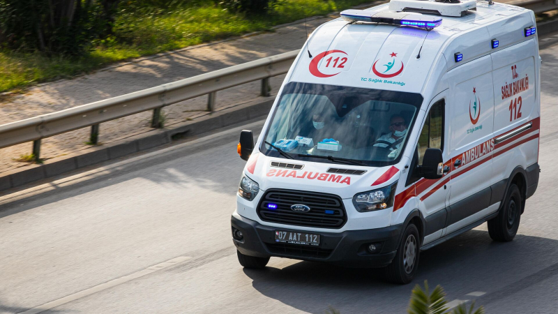 На юго-востоке Турции микроавтобус попал в ДТП, есть погибшие