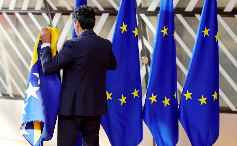 Заигрывая с Украиной, Евросоюз рискует своим существованием