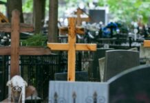 Когда можно ставить памятник на могилу?