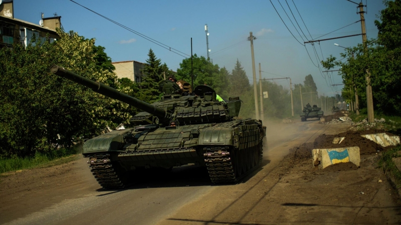 Военные ВСУ отходя били из танка по школе на Луганщине, рассказала учитель