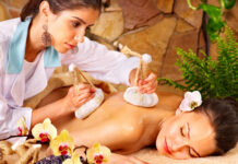 Как проводится массаж горячими мешочками?