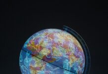 Глобус с подсветкой: обучение ребенка