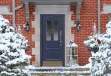 Плюсы входных дверей с окном