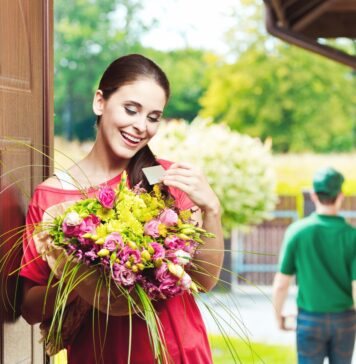 Преимущества услуги доставки цветов от компании «KHES FLOWERS»