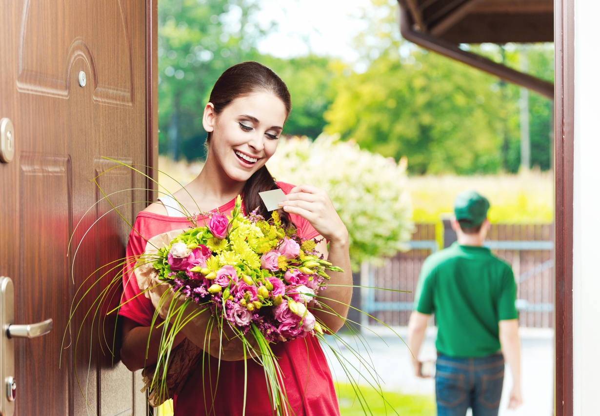 Преимущества услуги доставки цветов от компании "KHES FLOWERS"