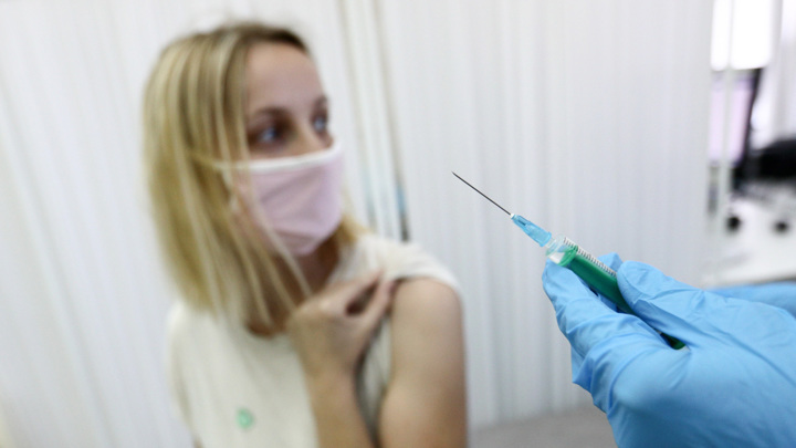 "Спутник V" признали наиболее эффективной из векторных вакцин от ковида