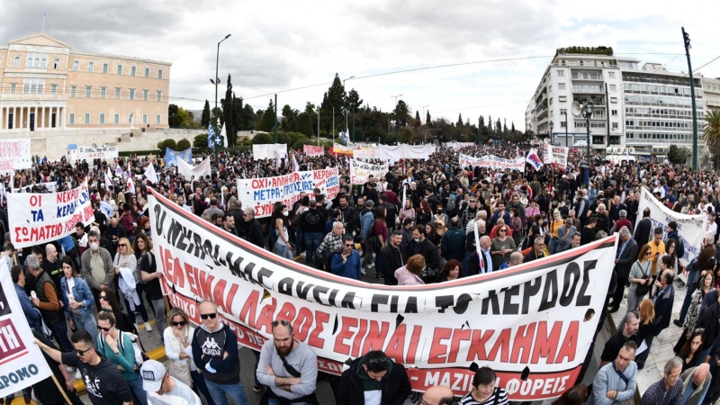 В Афинах тысячи людей вышли на митинг