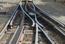 Рельс р 18 – один из важнейших элементов железнодорожных путей
