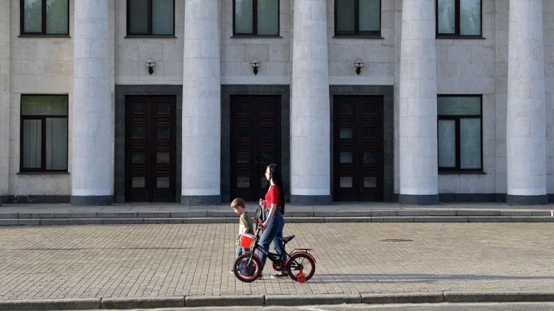 В Луганске перевели учебные учреждения на дистанционное обучение