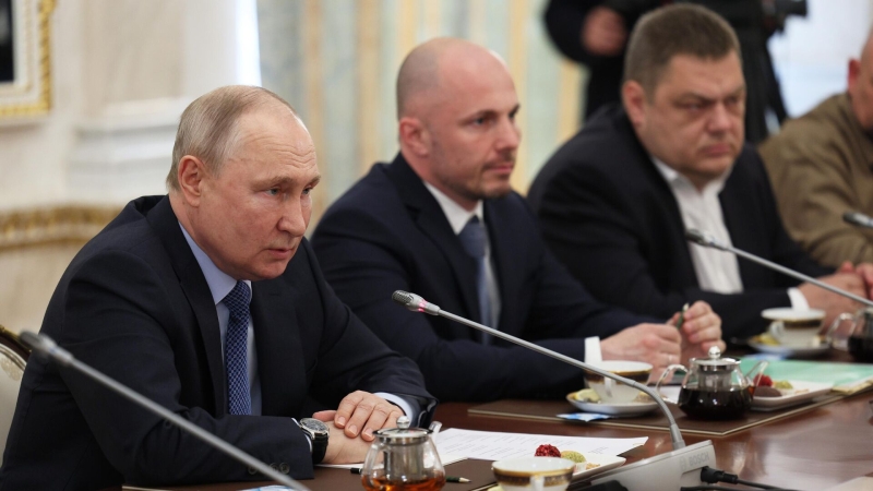 Путин предложил распространять лучшие практики помощи участникам СВО