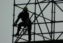 Зачем нужны строительные леса на стройке и как их приобрести на Ozon?