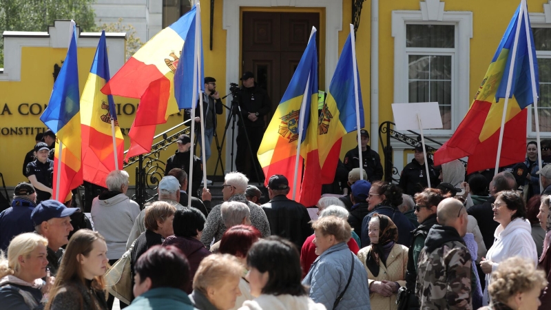Оппозиция собрала сто тысяч подписей за запрет правящей в Молдавии партии