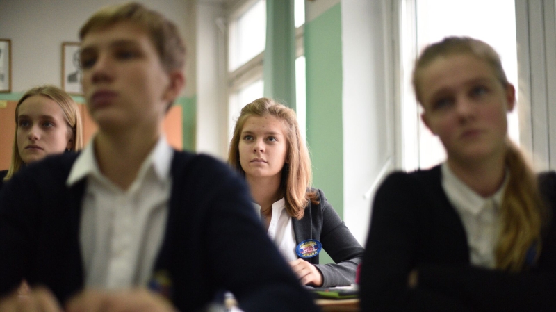 Опрос показал, как россияне относятся к введению семьеведения в школах