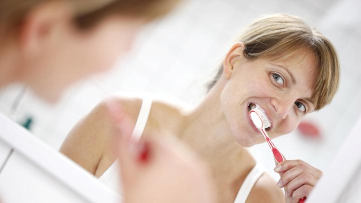 Как правильно выбирать зубную щетку и пасту