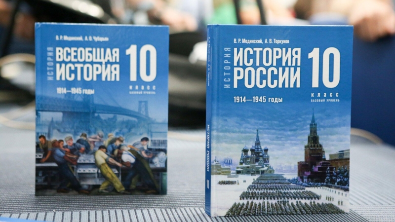 Кравцов представил в Чечне исправленный учебник истории