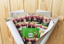 Кому можно подарить букет из чая и сладостей?