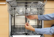 Как мастер ремонтирует посудомоечные машины на дому