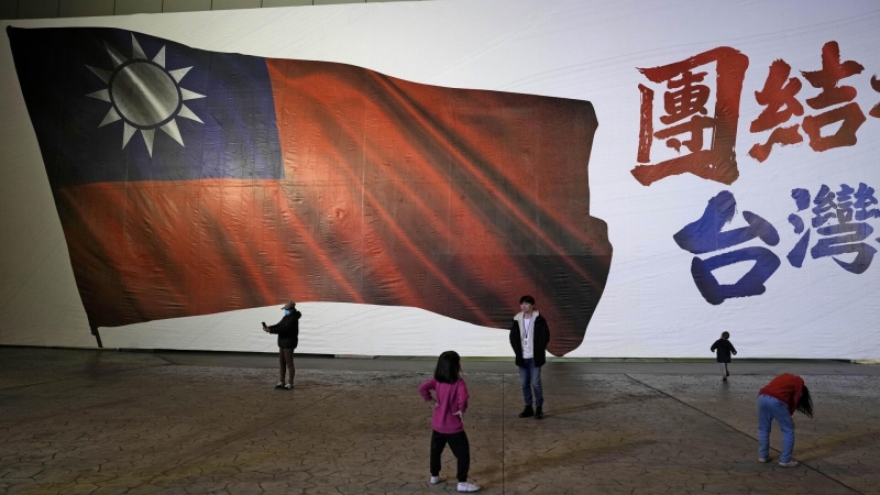 На Тайвань прибыли двое американских законодателей