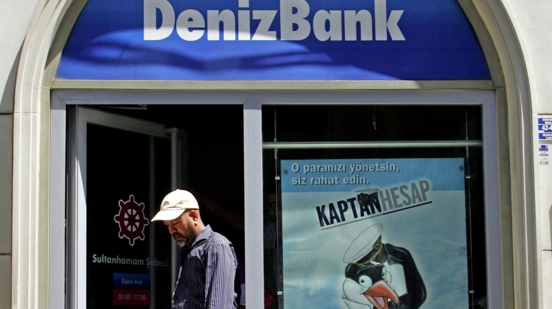 СМИ: турецкий Denizbank начал запрашивать ВНЖ у россиян-клиентов
