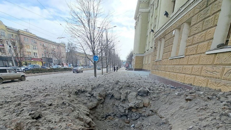 Украинский снаряд попал в многоквартирный дом в Донецке, есть раненые