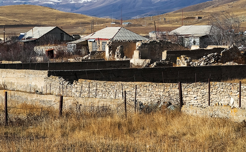 Предательство без границ: Пашинян отдаст четыре села Азербайджану сразу, еще четыре — потом