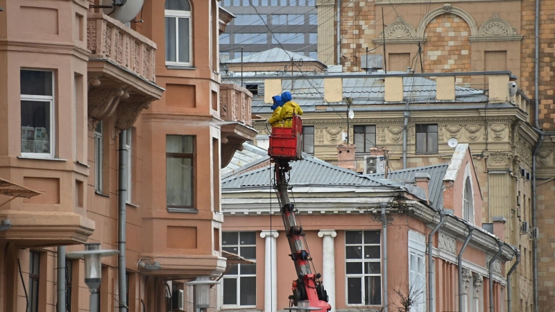 В Москве стартовали работы по промывке фасадов и цоколей зданий