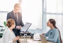 Когда обращаются в агентство по подбору персонала