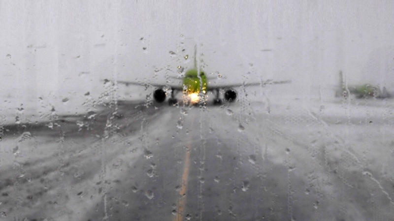 Московские аэропорты работают штатно на фоне сильных дождей