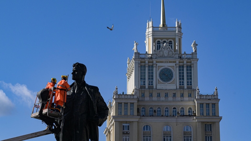 Перт Бирюков: специалисты промоют более 1100 памятников в Москве в апреле