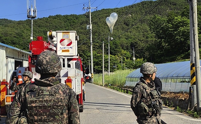 Мусорная атака: Южная Корея на шары из КНДР смотрит с особой опаской после визита Путина