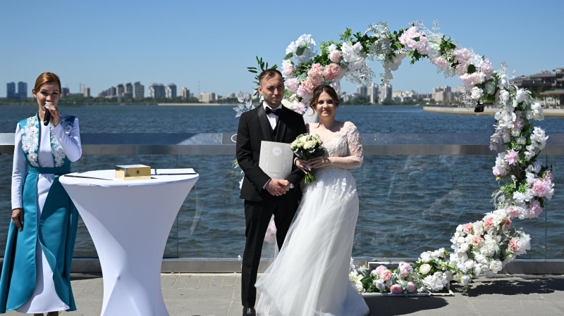 В России в День молодежи сыграли более 70 свадеб