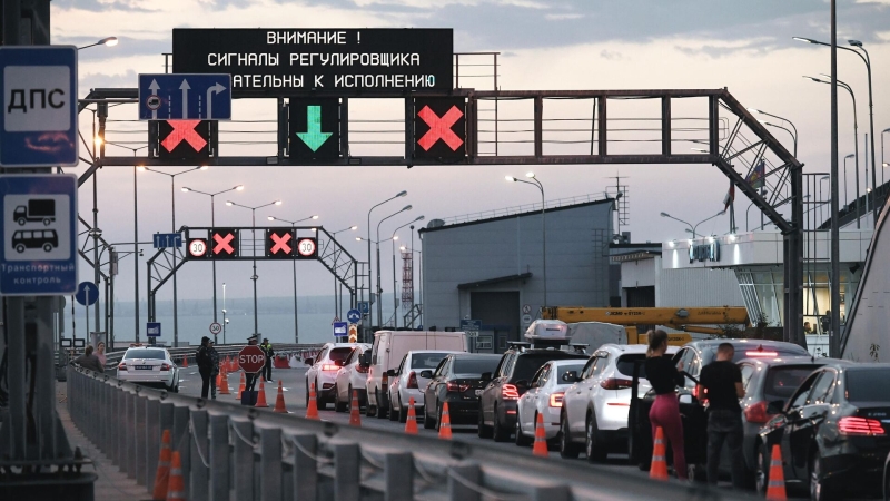 Проезда по Крымскому мосту ожидают более тысячи автомобилей