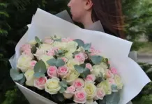 Нежность и страсть в одном букете: 51 роза — символ любви и восхищения