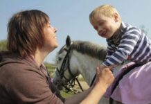 Иппотерапия: лечение и реабилитация с помощью общения с лошадьми