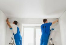 Стоимость установки натяжных потолков: факторы, влияющие на цену, и дополнительные услуги