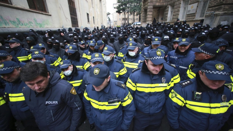 Корреспондент РИА Новости пострадал при разгоне митинга в Тбилиси