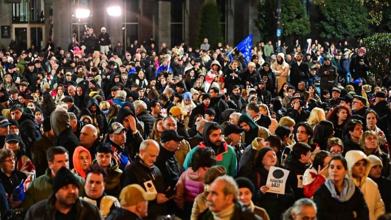 В Тбилиси оппозиционеры возобновили акцию протеста у парламента