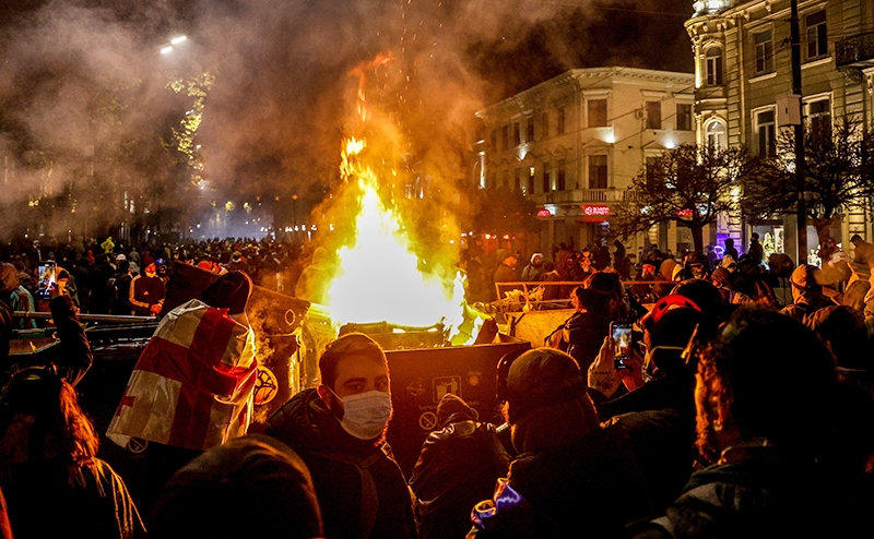 Тбилиси бурлит, Грузия беременна гражданской войной