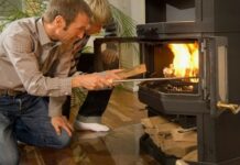 Как правильно топить печи-камины дровами?